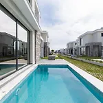 Thalassa & Thalassa Prive Residential Complex 公寓