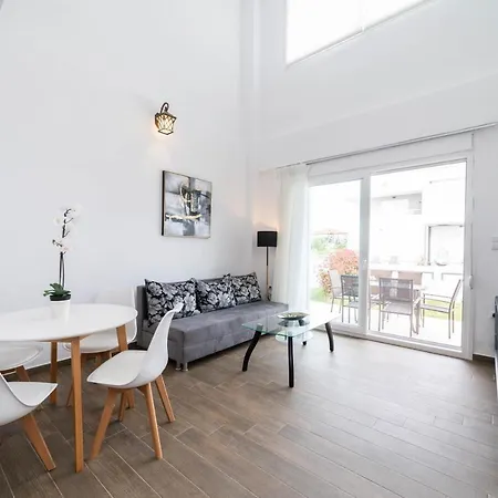 Thalassa & Thalassa Prive Residential Complex アパート