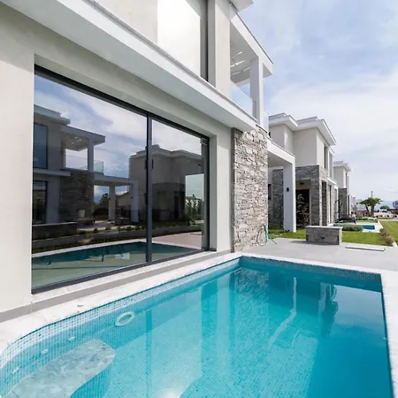 Thalassa & Thalassa Prive Residential Complex Apartment Ofrinion