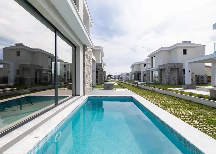 Thalassa & Thalassa Prive Residential Complex شقة